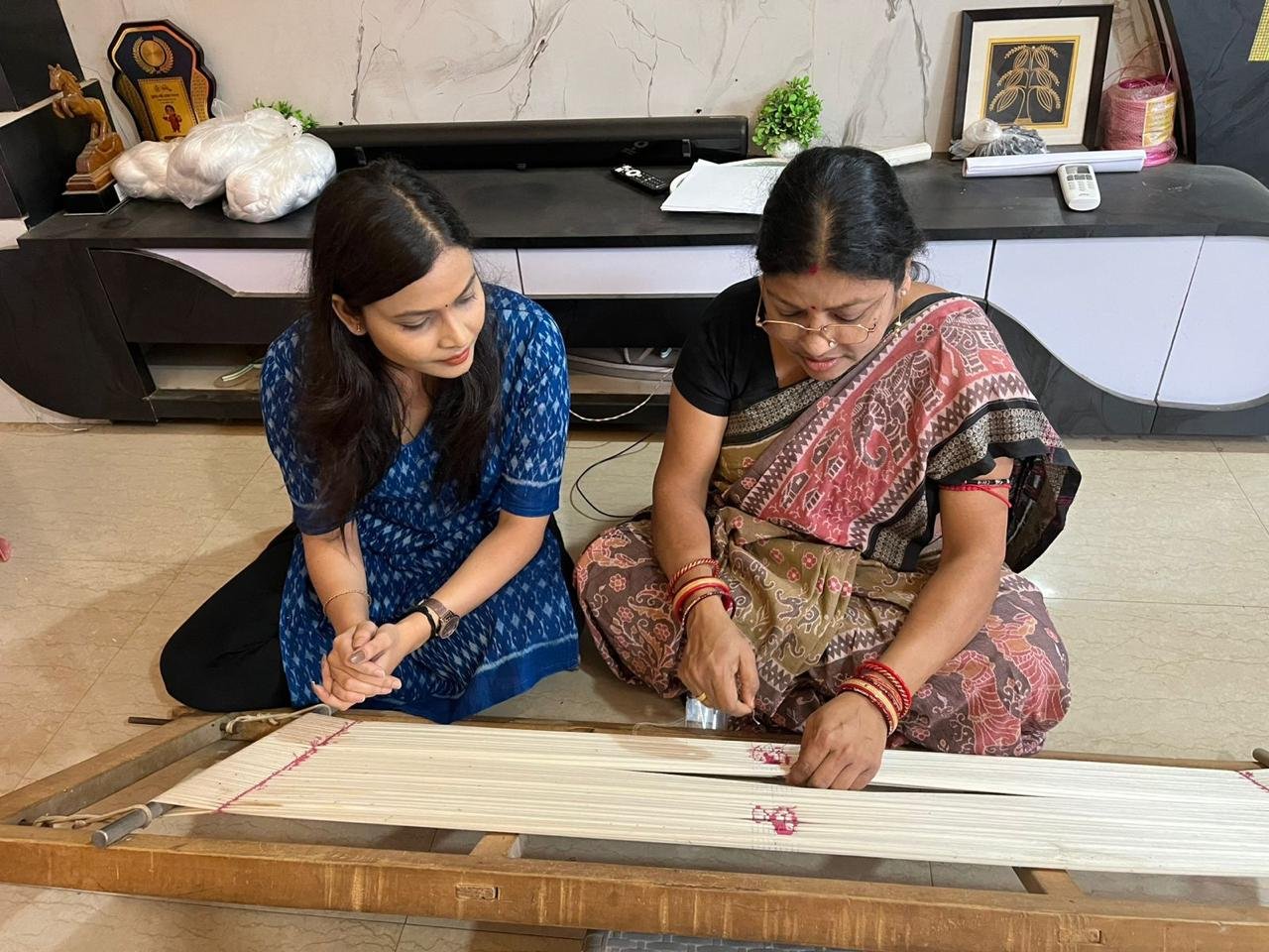 Sukanti Meher weaving Sambalpuri Bandha saree on traditional loom in Barpali Odisha