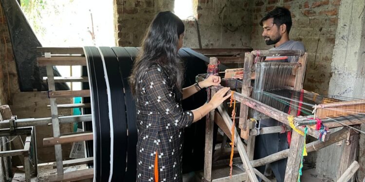 Bandha tie dye yarn preparation Ikat weaving Maniabandha